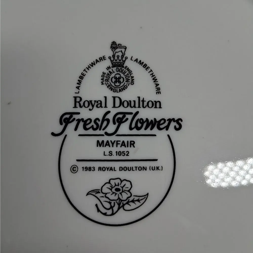 Royal Doulton Mayfair Lambethware Fresh Flowers LS1052 Teapot with Lid 1983‎
